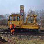 Ende Mrz 2025 hat die IG Unstrutbahn e.V. zusammen mit der Saale-Unstrut-Bahn GmbH von den Eisenbahnfreunden Wetterau den SKL 25.1.4248 erworben. Per Tieflader wurde er von Bad Nauheim nach Roleben gebracht, wo er hier am 28.03.2025 aufs Gleis gesetzt wurde. Foto: IG Unstrutbahn e.V.