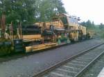 DB Netz Instandhaltung Plasser & Theurer Universalschotterplaniermaschine USP 2000 SWS-2, im Bf Karsdorf; 26.08.2009