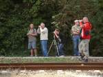 Durch die 3 Dampfsonderzge zum Freyburger Winzerfest waren auch wieder zahlreiche Eisenbahnfans an die Unstrutbahn gekommen, um die Zge zu fotografieren, so wie hier im Bf Freyburg; 12.09.2009 (Foto: Klaus Pollmcher)