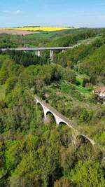 Blick auf die Schnecktalbrcke zwischen Bad Bibra und Saubach, am 01.05.2025. Zudem ist im Hintergrund noch die Saubachtalbrcke der Neubaustrecke von Erfurt nach Halle (S) und Leipzig zusehen. (Foto: Erik Ritterbach)