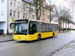 Am 28.02.2025 endete der Ersatzverkehr mit Kraftomnibussen im Unstruttal. Am Hauptbahnhof in Naumburg (Saale) waren drei verschiedene Kraftomnibusse RB77 SEV im Einsatz.
Vario Bus Gmbh Mercedes Citaro BV 143 als SEV 77556 von Naumburg (S) Ost nach Wangen (U).