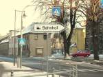 Bahnhofswegweiser gegenber vom Marktplatz in Laucha; 11.01.2009 (Foto: Dieter Thomas)