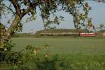 Auf dem Rckweg nach Glauchau durchfhrt der Winzerfestsonderzug das herbstliche und sonnige Unstruttal bei Kleinjena; 17.09.2006 (Foto: Andreas Leipoldt)