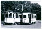 Vor rund 50 Jahren (1974) kreuzen sich ein Lindner-Wagen (links) und der Aufbau-Wagen Nummer 18 am Salztor in Naumburg (S). Danke an Dieter Müller für das Bild.