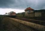 DB 202 256-4 mit einem Personenzug aus Naumburg bei der Einfahrt in Freyburg (Unstrut); September 1995 (Foto: Mario Fliege)