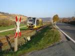 Ein Triebwagen der Burgenlandbahn als RB von Naumburg Hbf nach Artern, im Herbst 2006 bei Balgstdt.