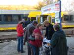 Infostand unserer IG im Bf Karsdorf; 25.10.2009 (Foto: Dieter Thomas)