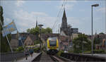 1462 003 muss einen havarierten Schwarzwaldbahnzug aushelfen. Hier fährt der Desiro über die Rheinbrücke Konstanz. Juli 2025.