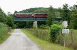 TG Ferkeltaxi 171 056-5 + 972 771-0 als DPE 33892 von Teuchern nach Naumburg Ost, am 12.07.2009 in Mertendorfg. (Foto: Andreas Leipoldt)