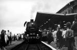 DR 44 1093-2 mit dem Sonderzug zum 100. Geburtstag der Unstrutbahn im Bf Artern; 01.10.1989 (Foto: Pilz, Sammlung: Tommy Pfennig http://www.bahnhof-artern.de)