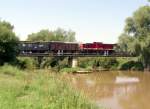 Hier berquert der Sonderzug von Glauchau (Sa) nach Freyburg (Unstrut) die Saale kurz vor Robach; 07.06.2008 (Foto: Klaus Pollmcher)
