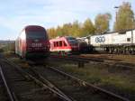 Treffen sich am 28.10.09 in Arnsberg: OHE Runner 270082,  Blue Tiger  330091 der LTH und der RE57 nach Dortmund.