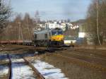 Die Clas 66 zieht am 19.2.09 einen leeren Gtezug aus dem Bahnhof.