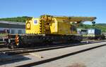 Am 14.05.2025 war der 100t Baukran (Kirow Multi Tasker KRC 919) im Bahnhof Arnsberg abgestellt.