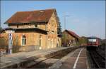 Das Bahnhofsgebude in Rot am See an der Tauberbahn. 13.04.2009 (Matthias)