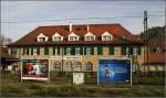 Stuttgart-Obertrkheim, Bahnhofsgebude von der Gleisseite aus. 26.10.2008 (Matthias)