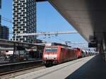 DB Cargo Lok 189 084-7 mit Dieselokomotive 6400. Durchfahrt Gleis 9 Utrecht Centraal Station 18-06-2025.


DB Cargo locomotief 189 084-7 met dieseloocomotief 6400 in opzending voor een goederentrein. Doorkomst spoor 9 Utrecht CS 18-06-2025.