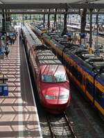 Eurostar HochgeschwindigkeitTriebzug TGV PBA 4538 Gleis 13 Rotterdam Centraal Station 04-07-2024.

Eurostar hogesnelheidstreinstel TGV PBA 4538 spoor 13 Rotterdam CS 04-07-2024.