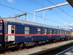 BET (BahnTouristikExpress) Bvcmbz Liegewagen mit Nummer 61 80 59-90 002-6 in �BB NightJet 402 von Z�rich Hbf nach Amsterdam Centraal Station. Utrecht Centraal Station, Niederlande 05-08-2025.

BET (BahnTouristikExpress) Bvcmbz ligrijtuig met nummer 61 80 59-90 002-6 in �BB NightJet 402 van Z�rich Hbf naar Amsterdam CS. Spoor 5 Utrecht CS 05-08-2025.