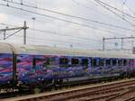 NMBS I 11 Bpm 2. Klasse Sitzwagen mit Nummer 12892 UIC nummer Bpm 61 88 20-90 092-5. Tomorrowland Express Wagen 4 in Zug 14402 durchfahrt Bahnhof Venlo, Niederlande 24-07-2025. 


NMBS I 11 Bpm 2e klasse zitrijtuig met nummer 12892 UIC nummer Bpm 61 88 20-90 092-5 als rijtuig nummer 4 in Tomorrowland Express trein 14402 doorkomst station Venlo, NL 24-07-2025.
