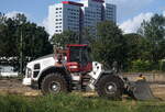 BTB Gruppe (GmbH): Erdbau, Abbruch, Transport & Recycling aus Berlin mit einem Radlader VOLVO L150H auf dem alten Gleisgelände am Bahnbetriebswerk Berlin Lichtenberg, 20.08.25

