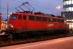 110 352 hat eben die Wagengarnitur fr einen RE in Mnchen Hbf bereitgestellt. Aufgenommen am 22.12.2008 zur  blauen Stunde . (Belichtungszeit: 6 Sekunden).