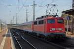 110 406-6 mit einem richtigen Zug in Hanau am 23.09.2009. Immerhin 8 Silberlinge hat sie da vorm Puffer.