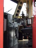 Da die Fahrgste so lange zum Einsteigen brauchten, bot sich die Mglichkeit an vom Bahnsteig einen Blick in den Fhrerstand von 115 323-8 zu werfen. Ganz lieben Gru an den Lokfhrer! Juli 2009