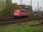 Und es geht wieder zurck in den Gterbahnhof. Im Hintergrund steht brigens noch eine 140er. April 2009