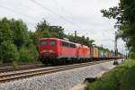 140 003 und die abgebgelte 1116 270 mit einem Containerzug am 09.06.2009 in Haar (bei Mnchen).