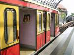 Kurze Pause in Spandau, BR 485 mit offenen Tpren, Mai 2009