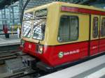 S-Bahnzug der Br 885 im Berliner Hauptbahnhof am 2.10.08 . 