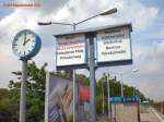 S-Bahnsteig Blankenfelde (S2), Zielanzeiger (Leuchtkasten) und Uhr