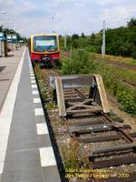 S-Bahn BR 481/482 am Ende ? Hier jedenfalls am Prellbock in Blankenfelde 1.7.2009