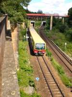 BR 481 auf der NordSdSBahn auf dem Weg von Gesundbrunnen nach Humboldthain, Juli 2009