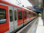 S-Bahnzug aus Stuttgart am Bahnsteig in Berlin-Gesundbrunnen, Berlin Juli 2009
