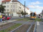 Niederflurwagen verlt die Station Antonplatz, Berlin 17.9.2009