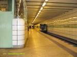 U-Bahnzug Typ H im Bhf Strausberger Platz, Mrz 2009