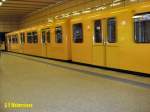 Ein inzwischen seltener Altbau-Zug auf der U 5