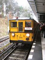 Hist. U-Bahnzug in Krumme Lanke, M#rz 2009