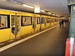 U-Bahnzug Typ Hk (Kleinprofil) im U-Bhf Potsdamer Platz, 29.8.2009