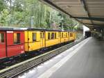 A2-Zug im U-Bhf Krumme Lanke, Berlin 13.9.2009