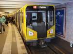 Kleinprofilzug nach pankow im U2-Bahnhof Alexanderplatz, Berlin Oktober 2009