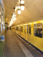 G-Zug im U-Bhf Mrkisches Museum, Berlin Oktober 2009