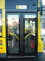 3452 DL_09, Vordertr, diese wurde Verndert.Im Gegensatz zu den Vorgngerfahrzeugen, wurden die Aussehengriffe mit den Schlssern kleiner gestaltet.