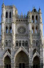 Mit relativ grossem Aufwand entzerrtes Bild: unten rechts und links die durch Transformation fehlende Bildinformation  hineingemogelt . Besser oder Geschmacksache?