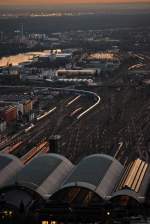 Noch ein Vergleich, hier im Hochformat (http://bilderdiskussion.startbilder.de/name/einzelbild/number/33386/kategorie/Neuzug%E4nge.html). Die Bearbeitung folgt der Bearbeitung von Heinz beim Bild im Link.