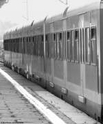 Zuschnittsvariante in schwarz wei. Jetzt fllt leider besonders auf, dass durch den berbelichteten Himmel nichts mehr von der Oberleitung zu sehen ist.