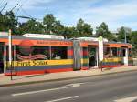 Niederflurwagen mit Werbung in Stadtmitte, Mai 2009