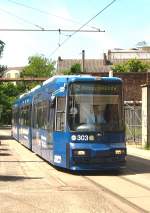 Niederflurwagen 3030 bei der Vorbeifahrt am alten Depot, 9.5.2009